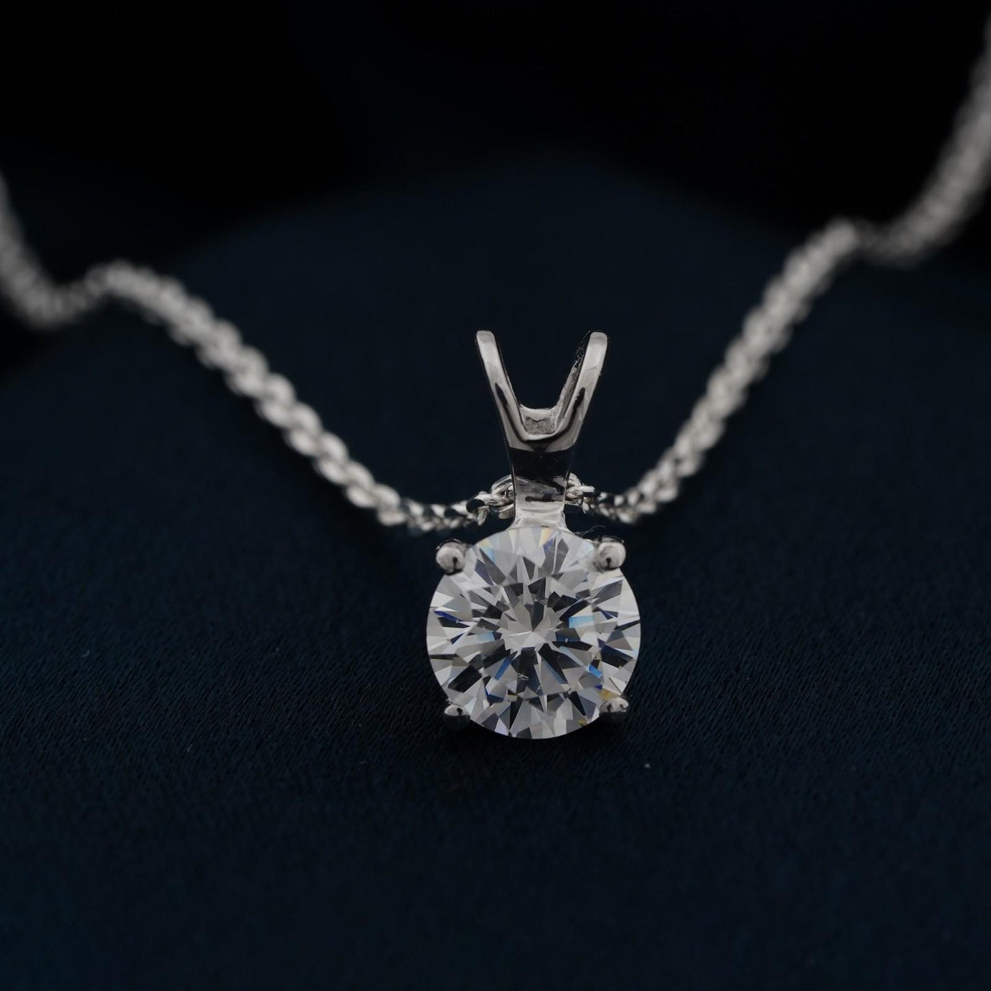 Silver Round Classic Pendant With Chain