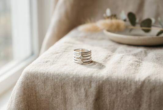 Midi and Knuckle Rings Guide: How to Wear Silver Midi Rings