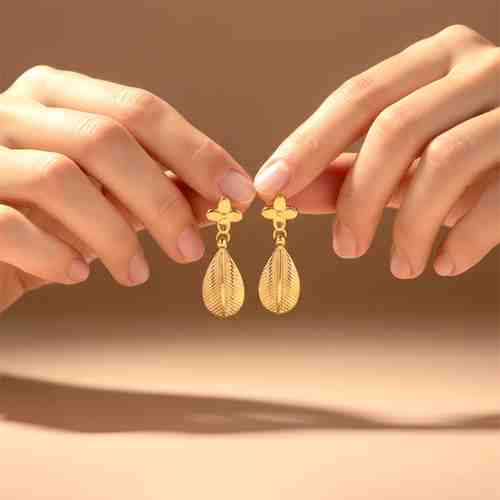 Golden Leafy Hazel Earrings