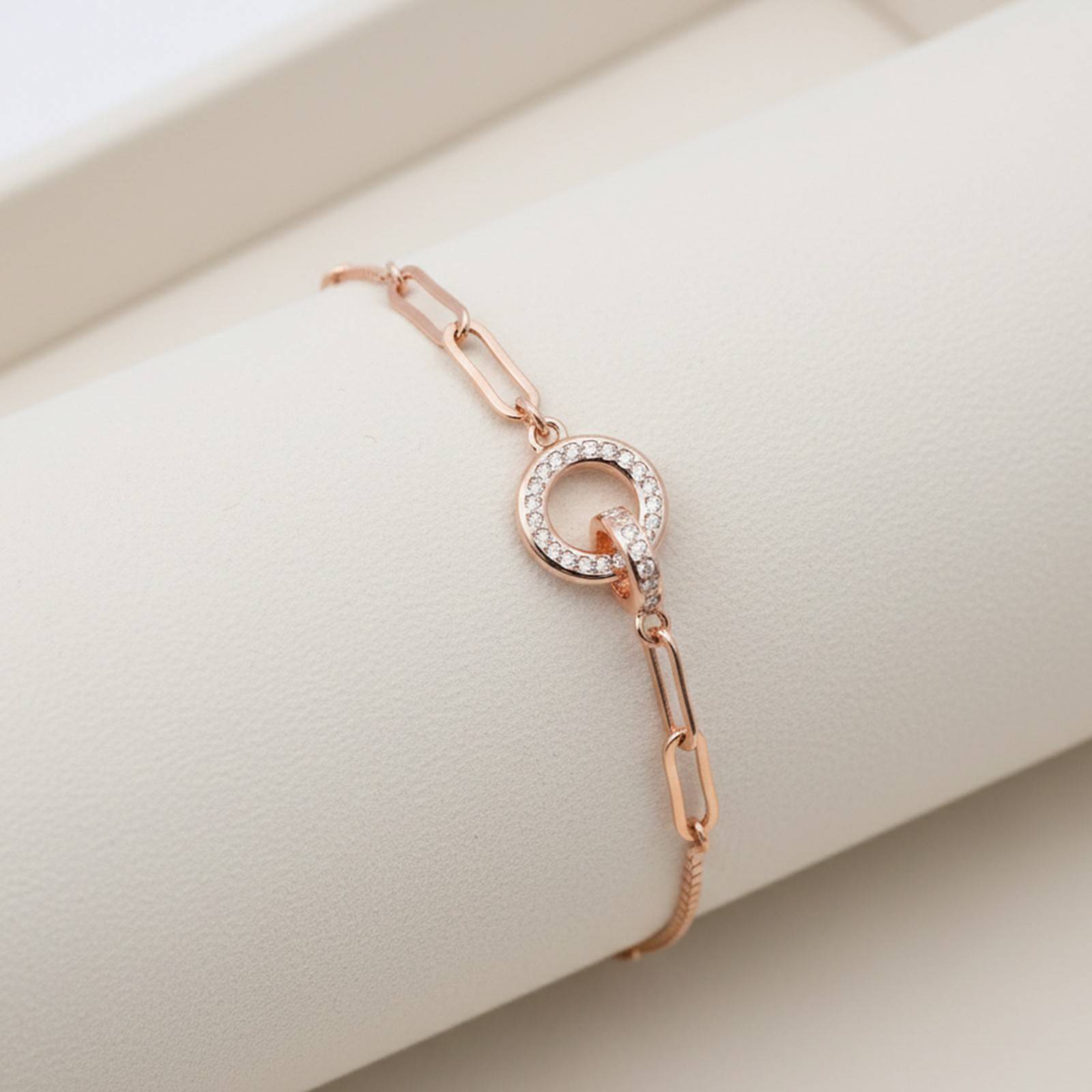 Rose Gold Bold Interlock Circle Bracelet