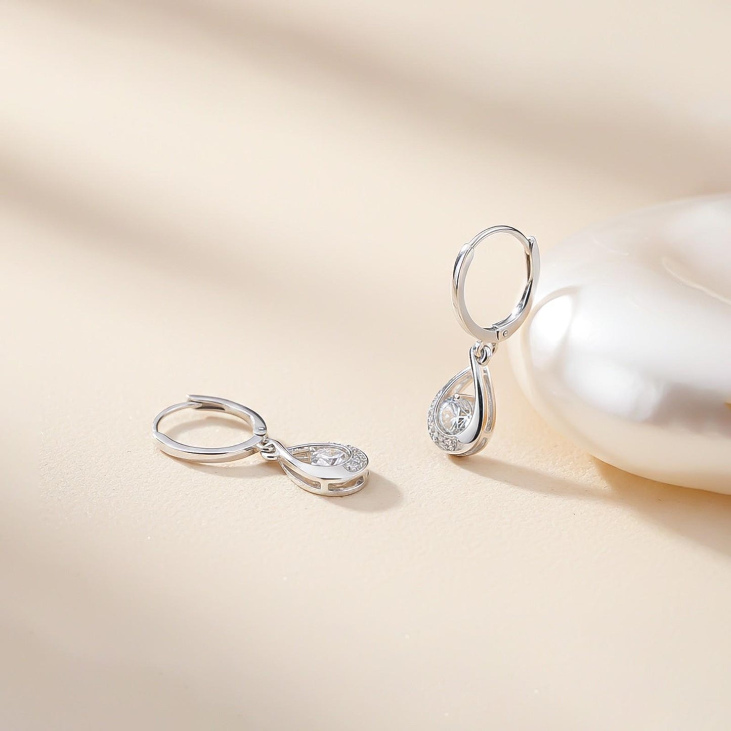 0.25Ct Moissanite Hollow Waterdrop Earrings