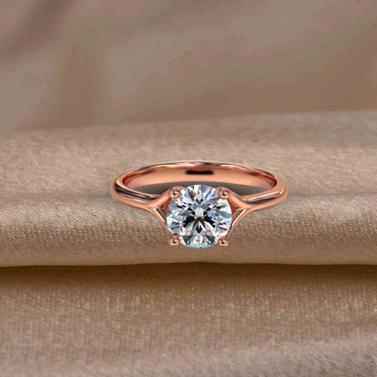 1.50Ctw Round Moissanite Crimson Ring