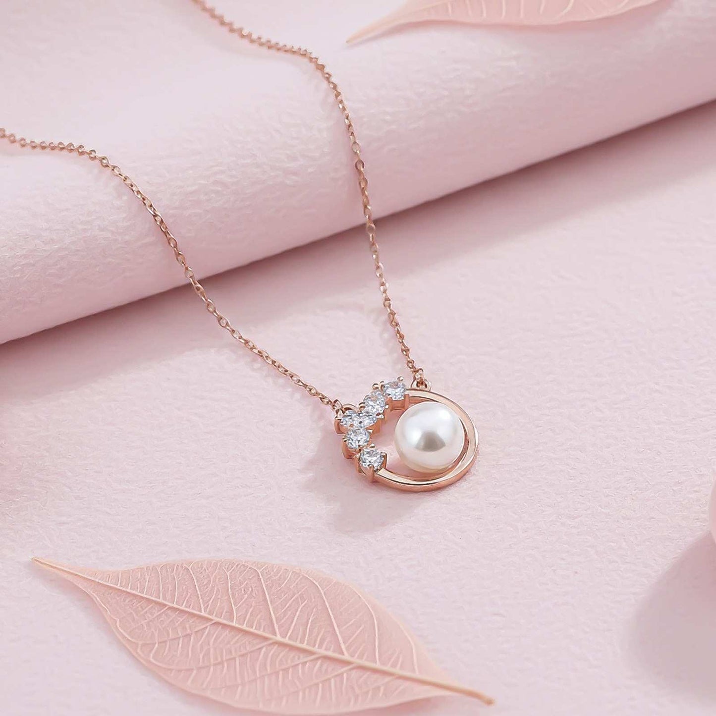 Rose Gold Pearl Circle Shape Necklace