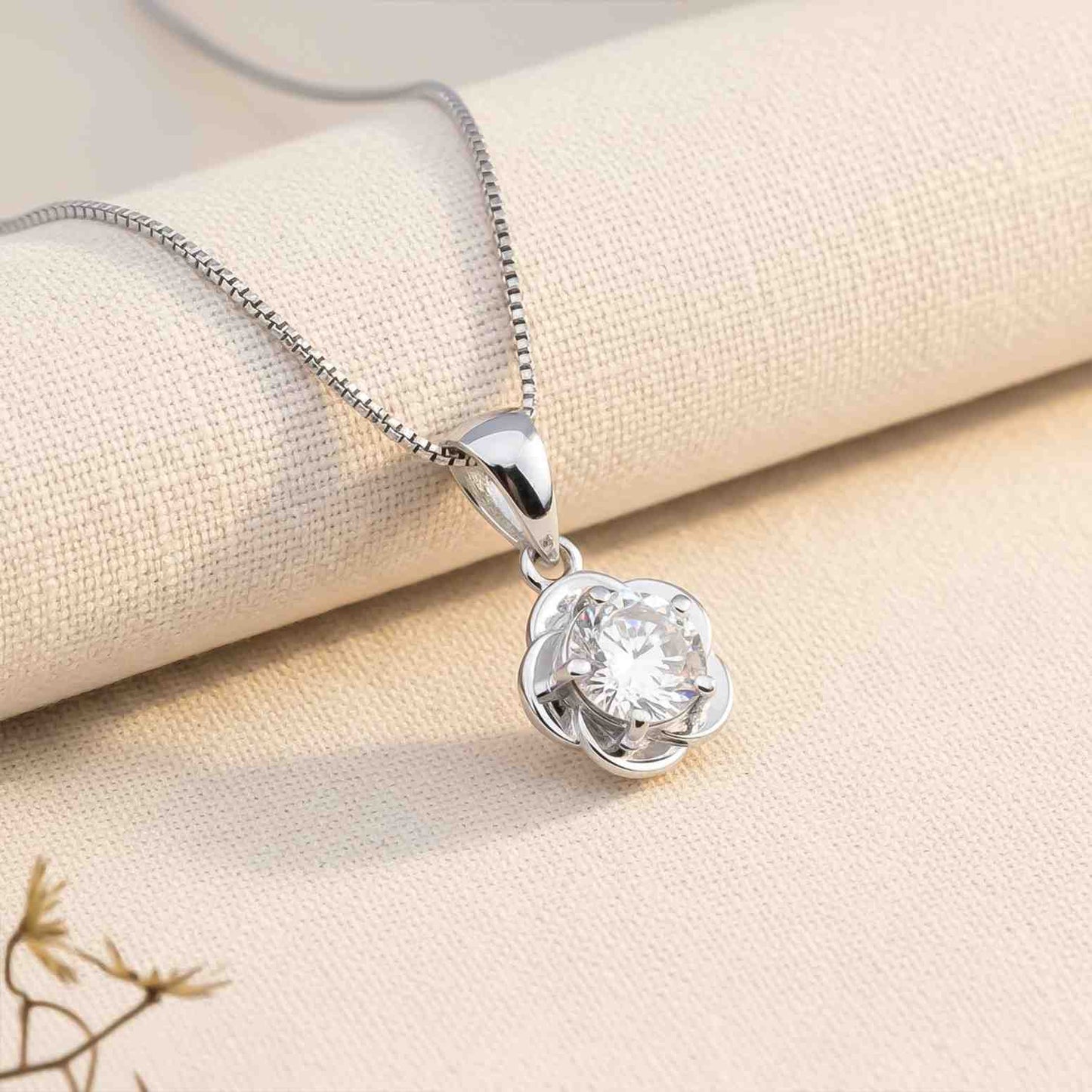Silver Floral Flower Solitaire Pendant