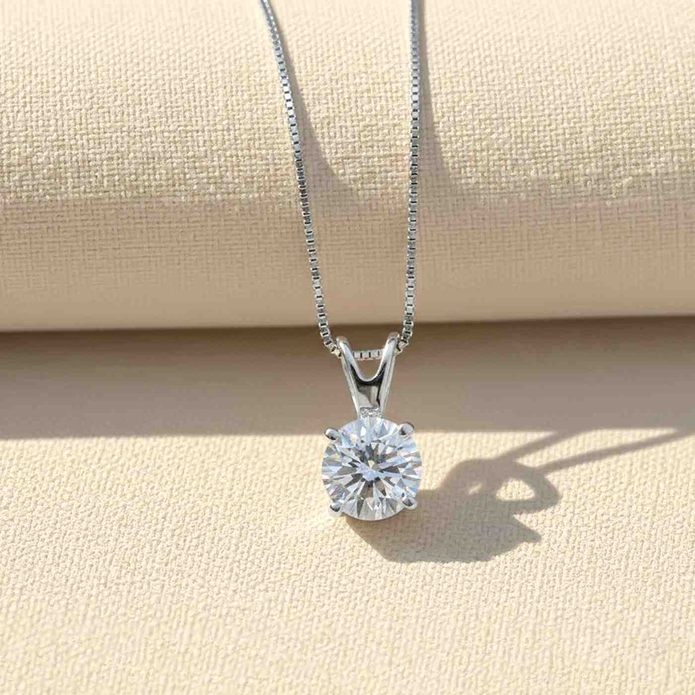 Silver Round Classic Pendant With Chain
