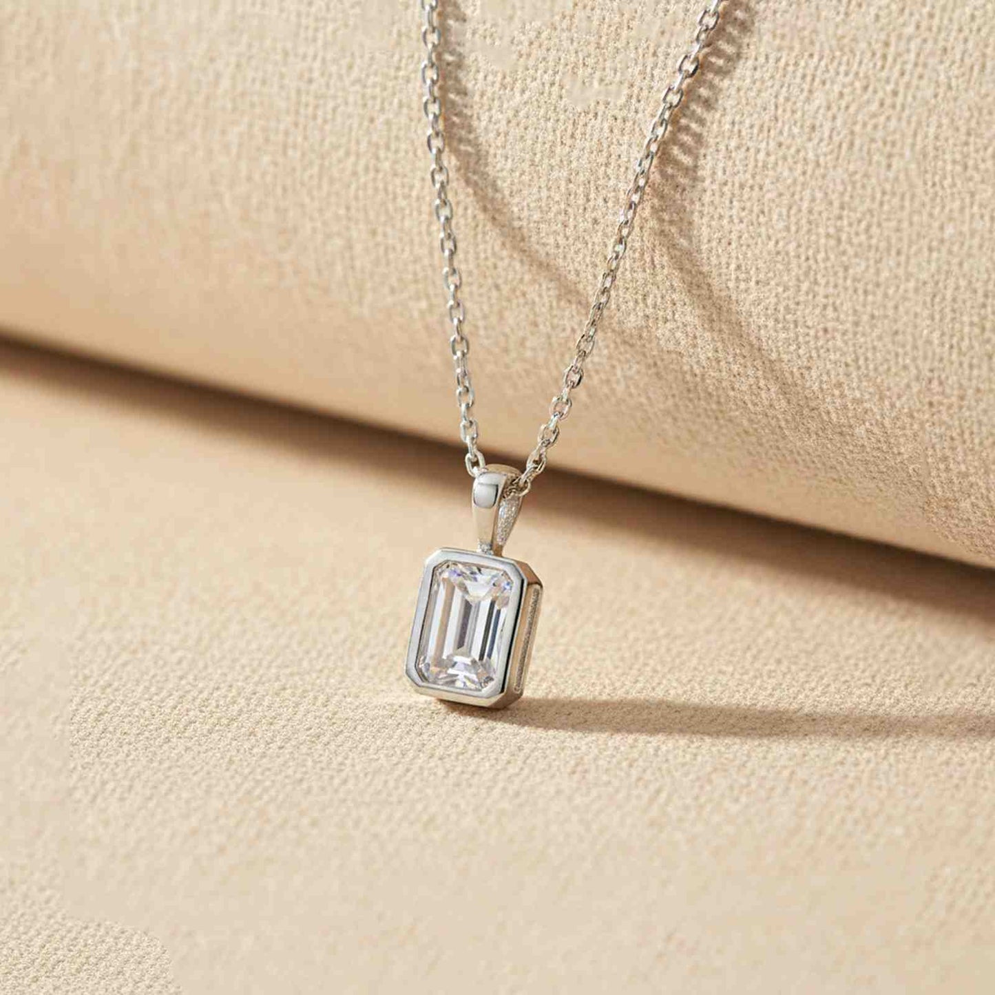 Silver Luxurious Emerald Solitaire Pendant