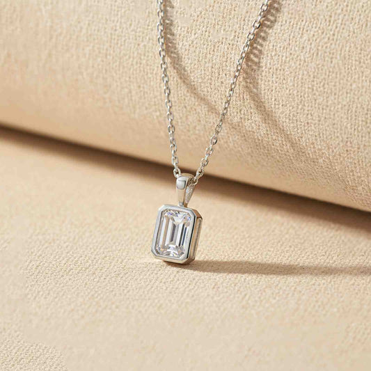 Silver Luxurious Emerald Solitaire Pendant