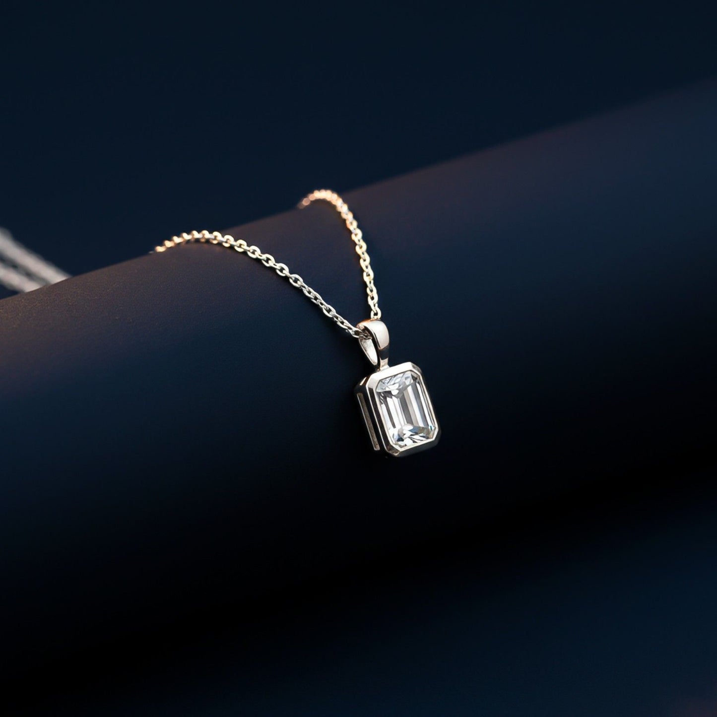 Silver Luxurious Emerald Solitaire Pendant