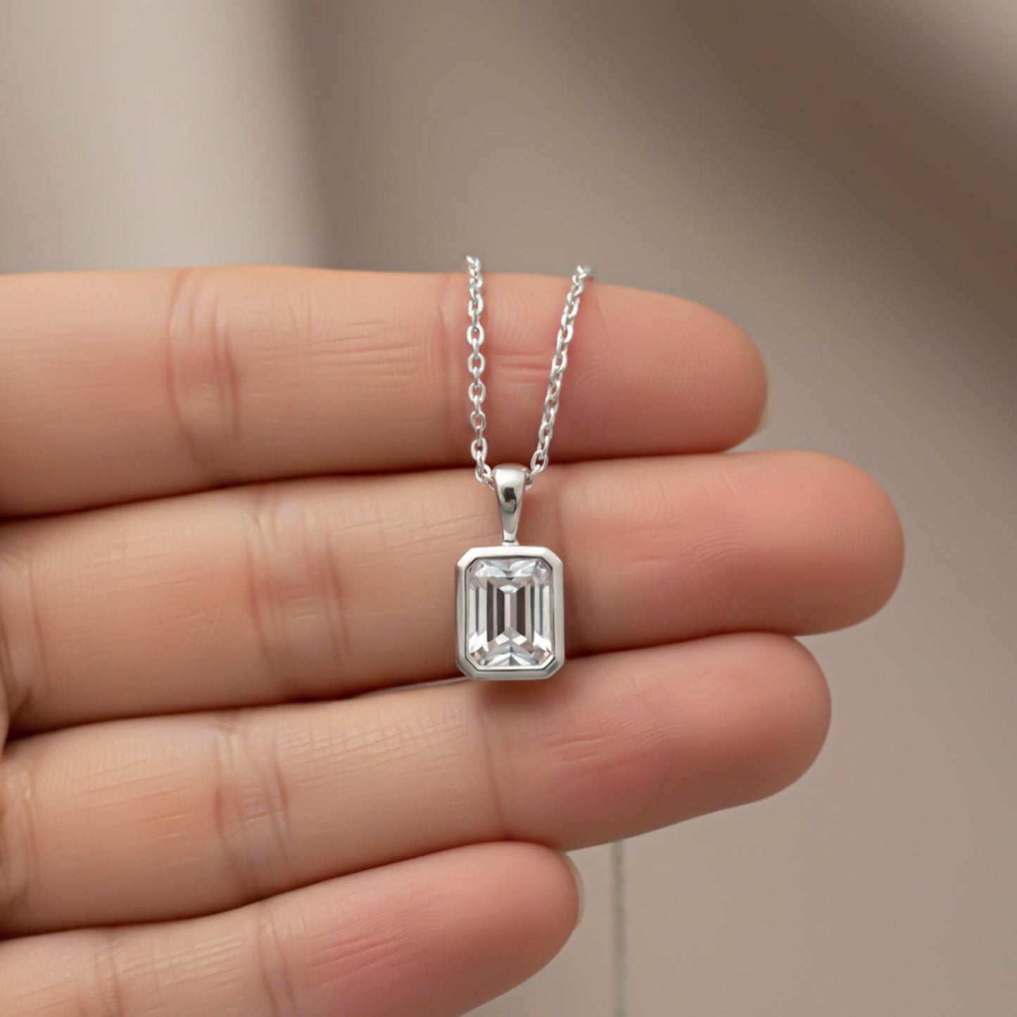 Silver Luxurious Emerald Solitaire Pendant