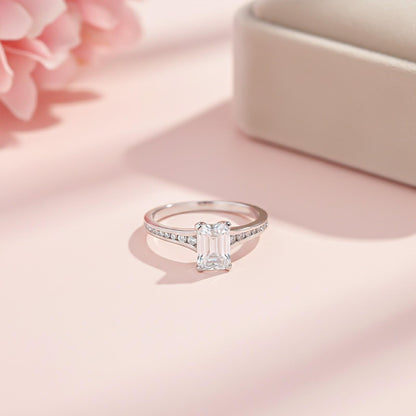 Silver Solitaire Emerald Zircon Silver Ring