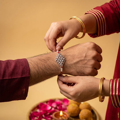 Silver Daisy Classic Rakhi