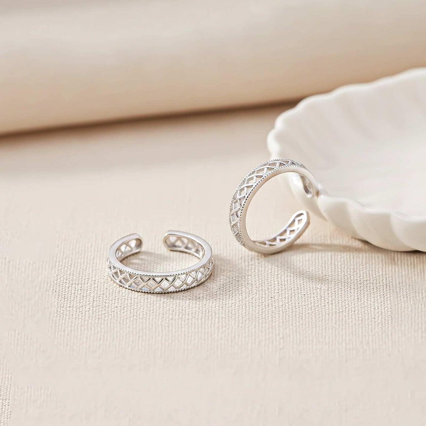 Silver Alluring Carvings Toe Rings