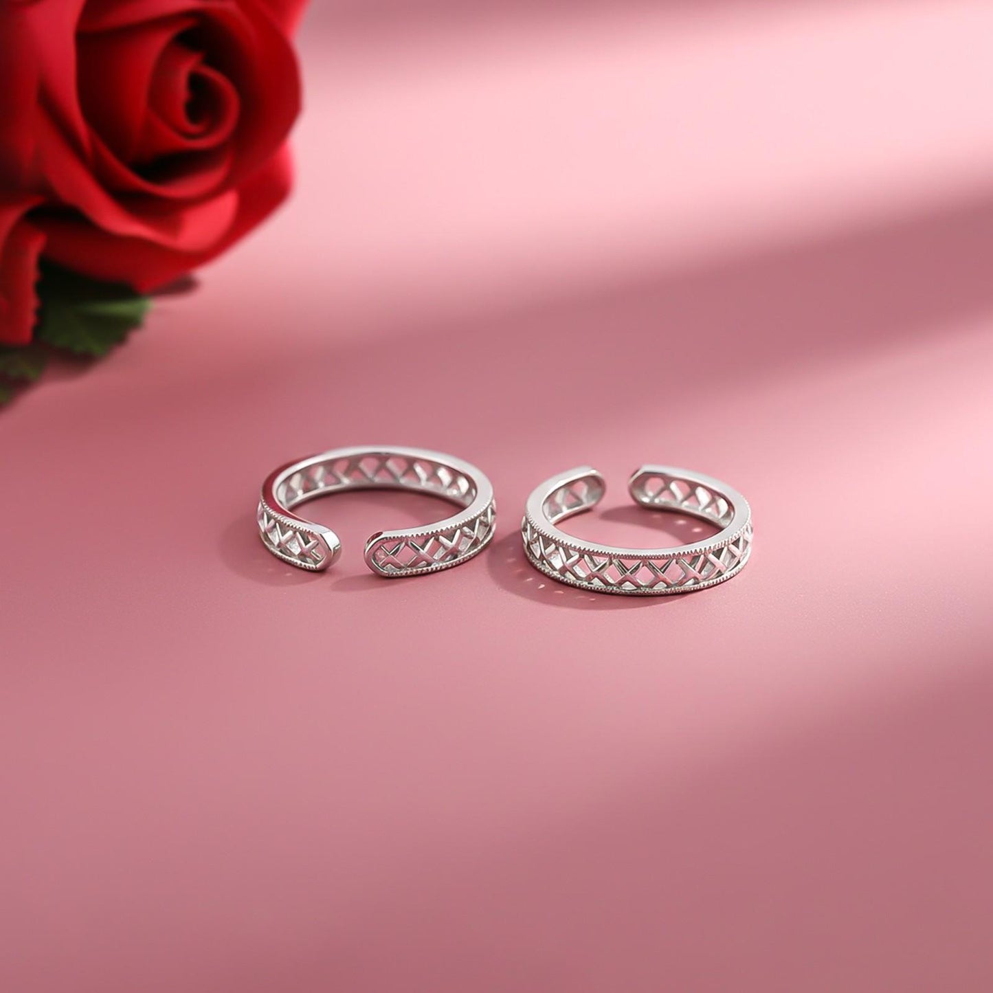 Silver Alluring Carvings Toe Rings